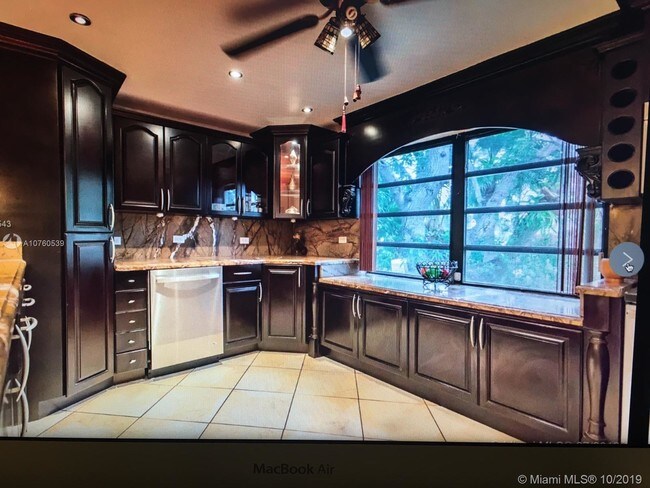 Foto del edificio - 210 NE 107th St