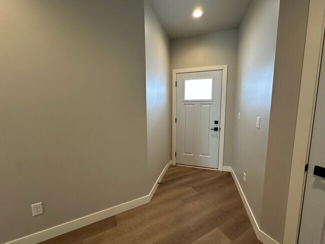 Foto del edificio - NEW CONSTRUCTION - 3 bdrm/2 bath Home - MOVE IN READY!