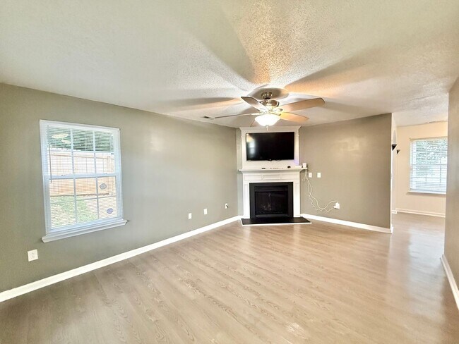 Foto del edificio - Newly Remodeled 4BD, 2.5BA Raleigh Home wi...