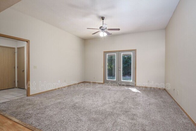Foto del edificio - 1128 N Westwood Ave