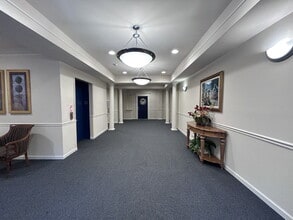 Building Photo - 2921 Deer Hollow Way