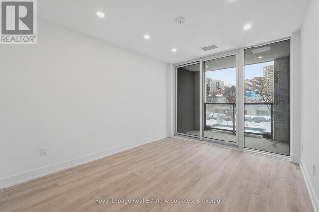 Photo du bâtiment - 25 Cordova Ave