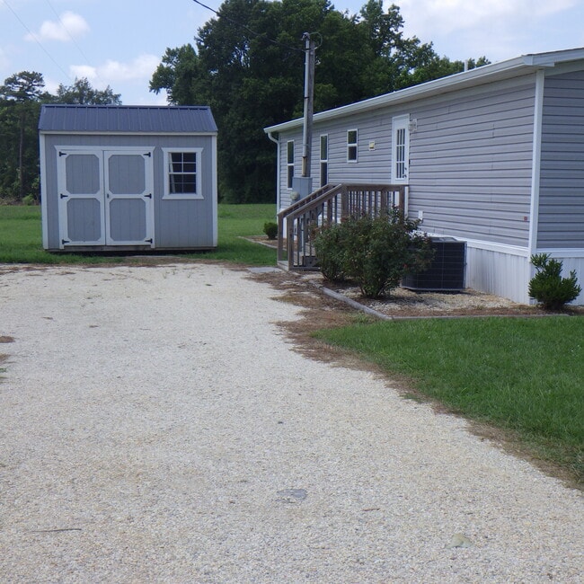 Building Photo - 925 Bakers Chapel Rd