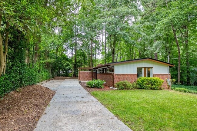 Building Photo - 2700 Brook Park Way