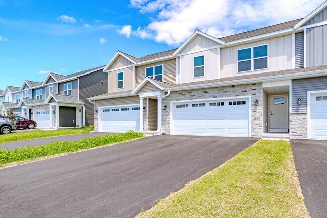 Foto del edificio - 3504 Green Pastures Ln