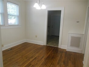 Building Photo - 801 Manning St