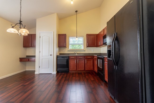 Building Photo - 1634 Piedmont Cir