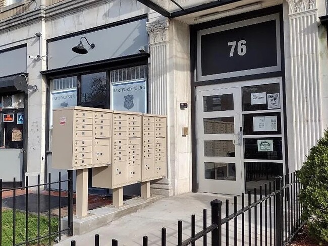 Building Photo - 76 Main St