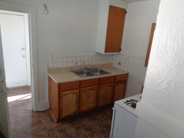 Building Photo - 5422 1/2 Compton Ave