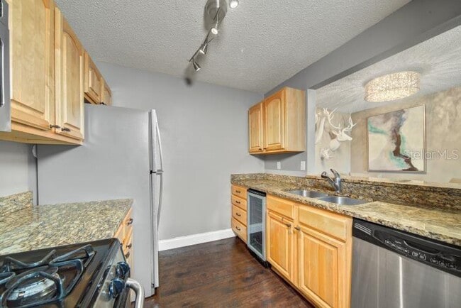 Building Photo - 2019 Dixie Belle Dr