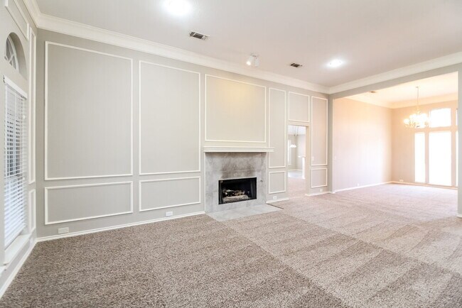 Building Photo - 317 N Fountain Gate Dr