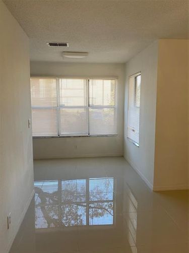 Foto del edificio - 3460 Pinewalk Dr N