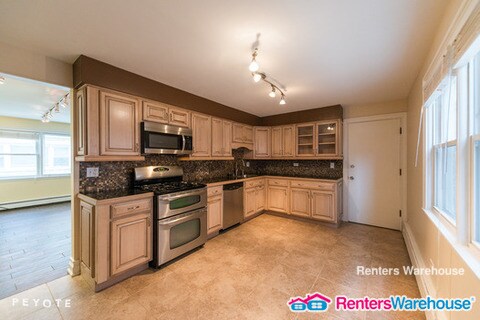 Foto del edificio - 8634 W Summerdale Ave