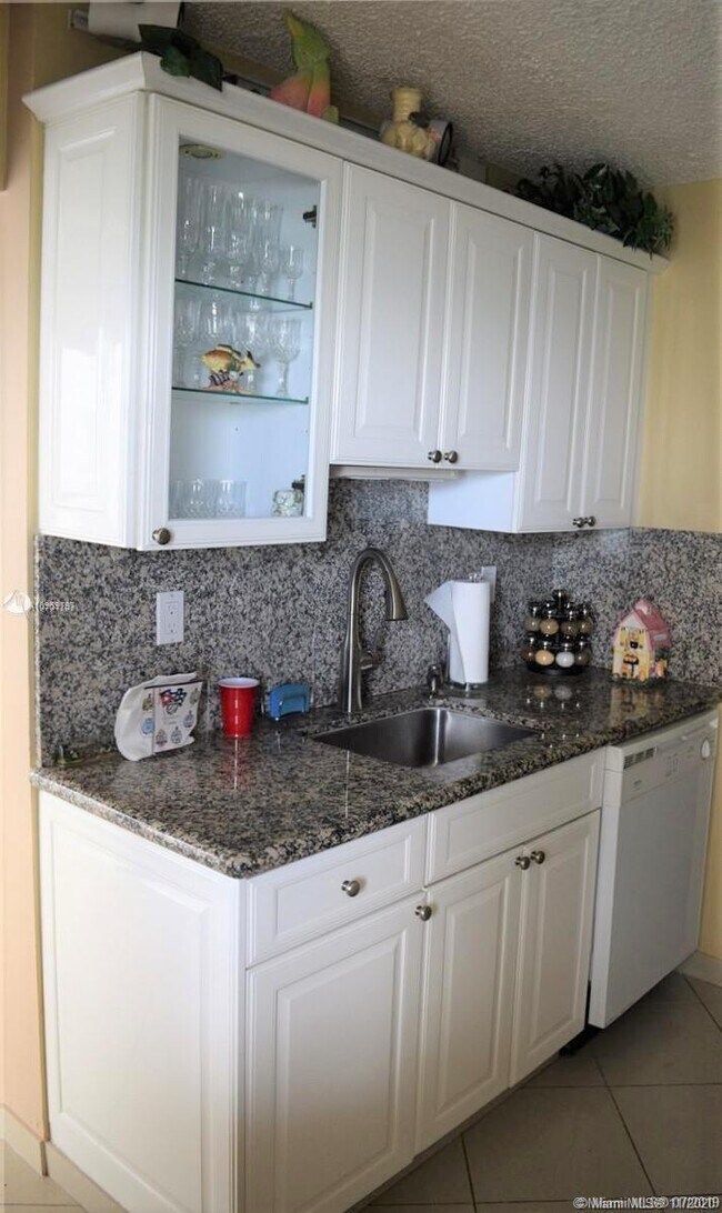 Building Photo - 6061  Collins Ave 8E Miami Beach Fl 33140
