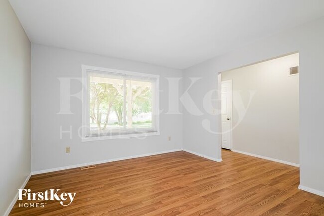 Foto del edificio - 382 Beaver Lake Drive