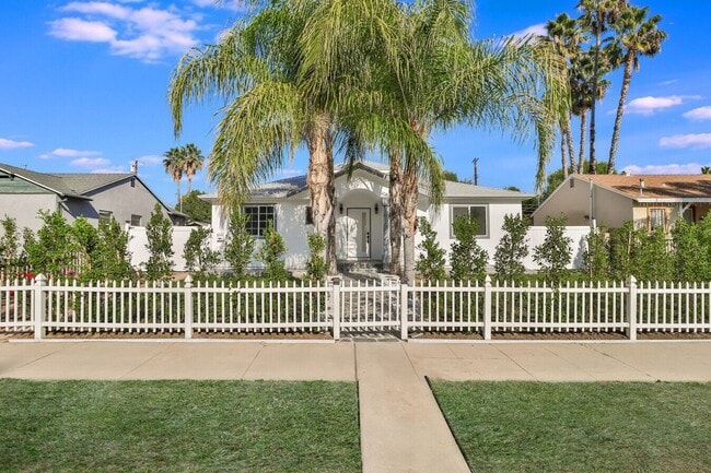 Foto del edificio - Modern 3-Bed/3-Bath Townhome