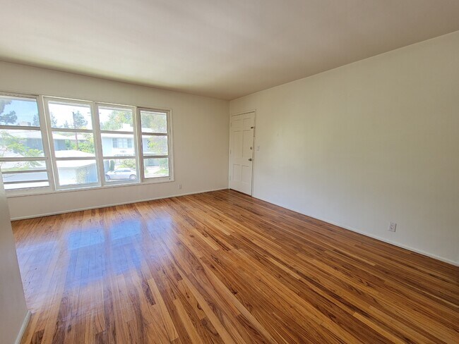 Building Photo - 1722 Raymond Hill Rd