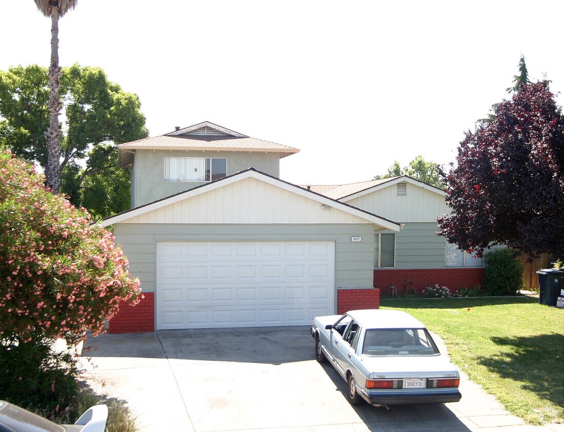Building Photo - 2217 Manzanita Way