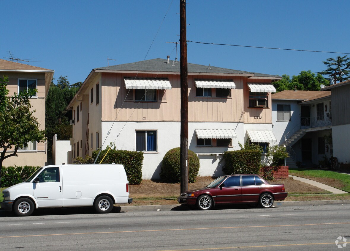 Foto del edificio - 12823 Burbank Blvd