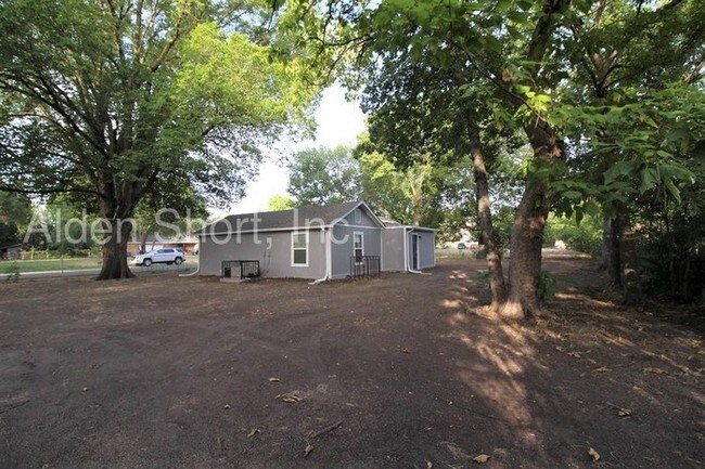 Building Photo - 2/1 in Pleasant Grove