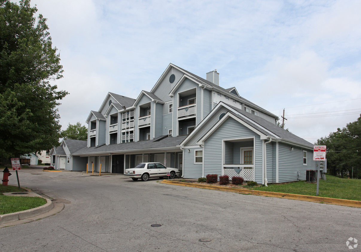 Building Photo - Metropolitan Homes Apartments