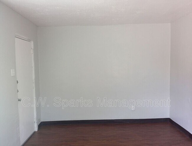 Foto del edificio - 3921 Dismount St