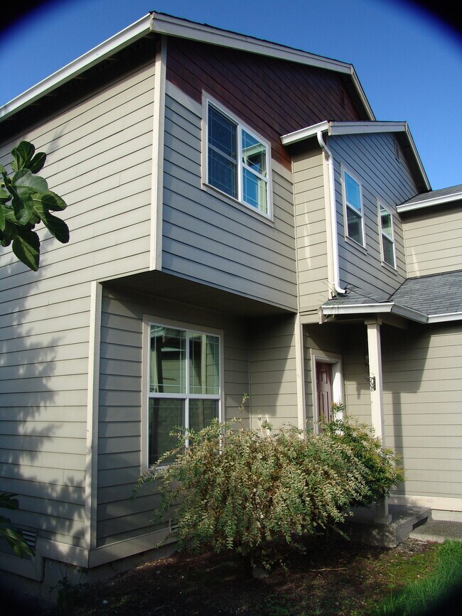 Building Photo - 4510 58th Dr NE