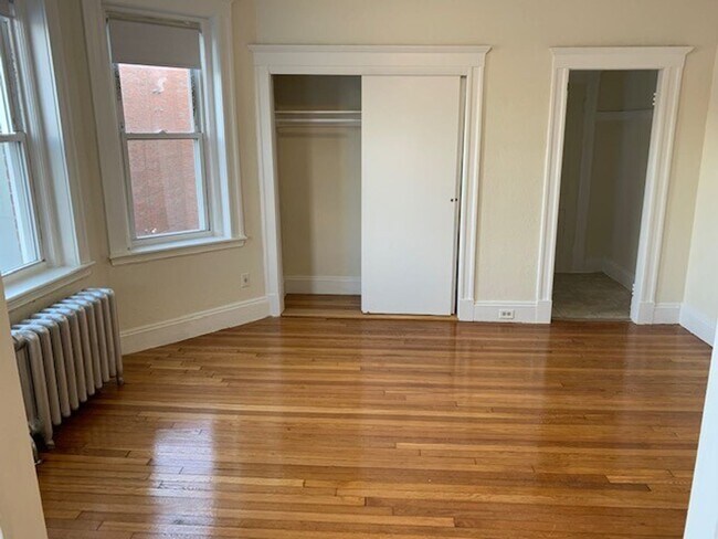 Building Photo - West Fens Studio available now with no bro...