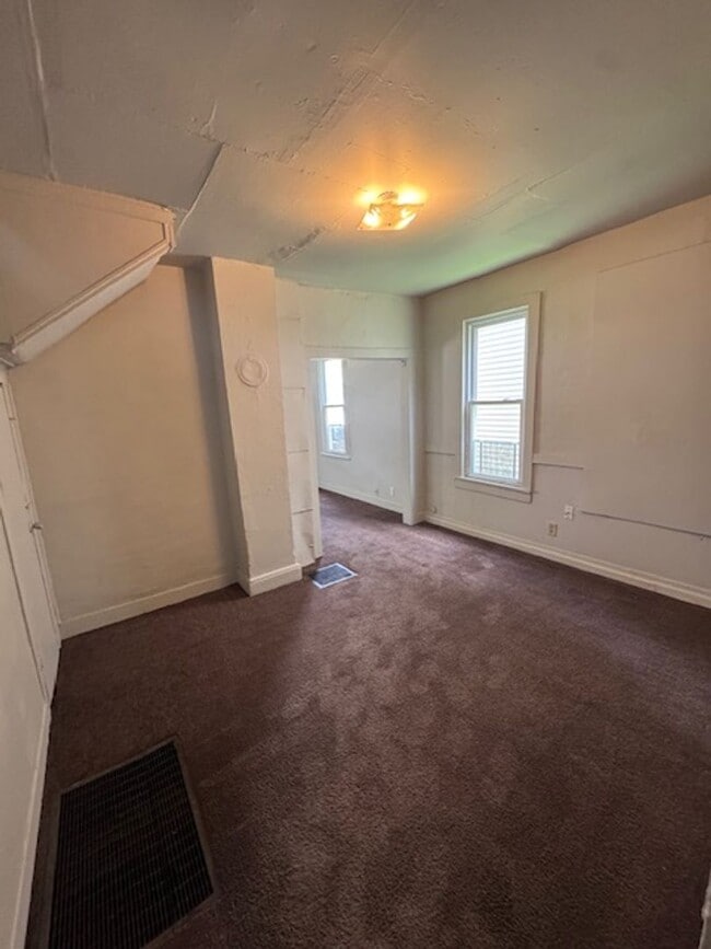 Building Photo - 327 Brandriff St
