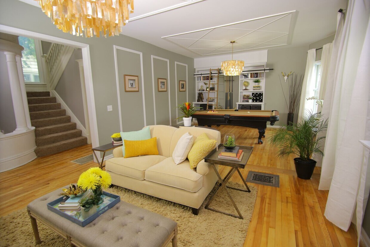 Primary Photo - Amazing 5BD/3BA House in Uptown! New kitch...