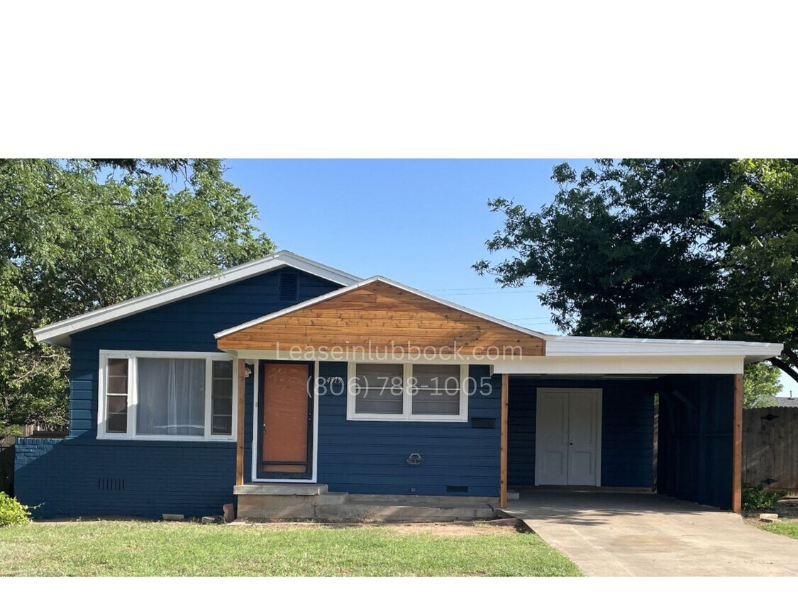 Foto principal - 3 bedroom, 1 bath w/Carport & Large Backyard