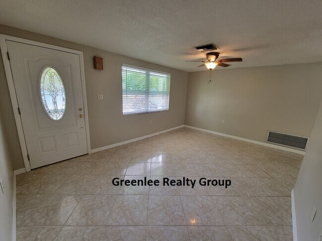 Foto del edificio - Gorgeous 2 Bed/1Bath POOL Home! Fenced Bac...