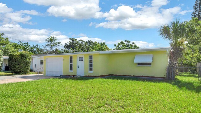 Building Photo - Darling Updated 2BD/1BTH+Flex Space Home i...