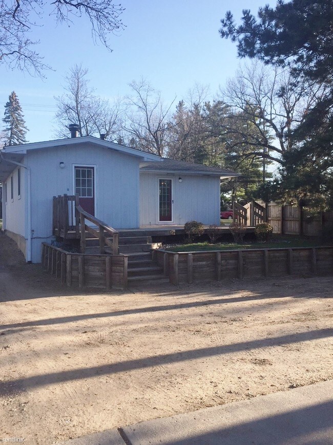 Building Photo - 6303 Silver Lake Rd