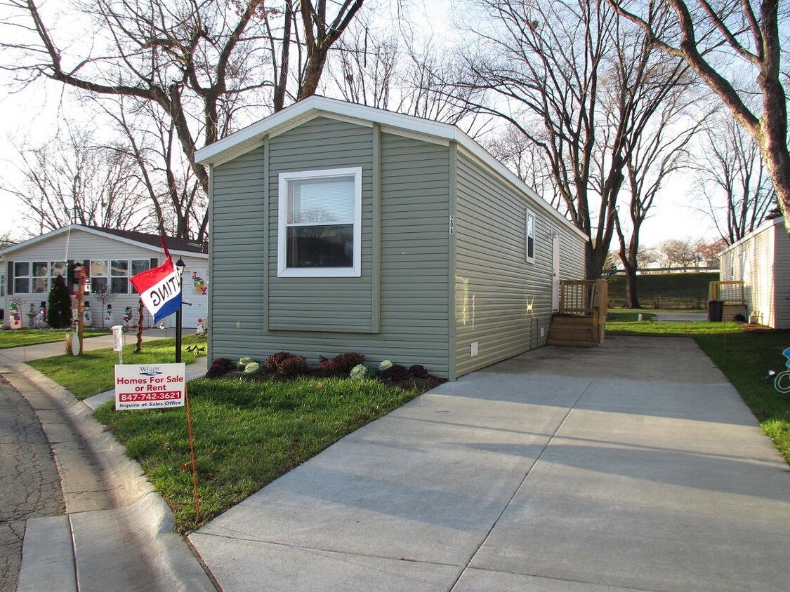 Primary Photo - 1144 Lakewood Rd