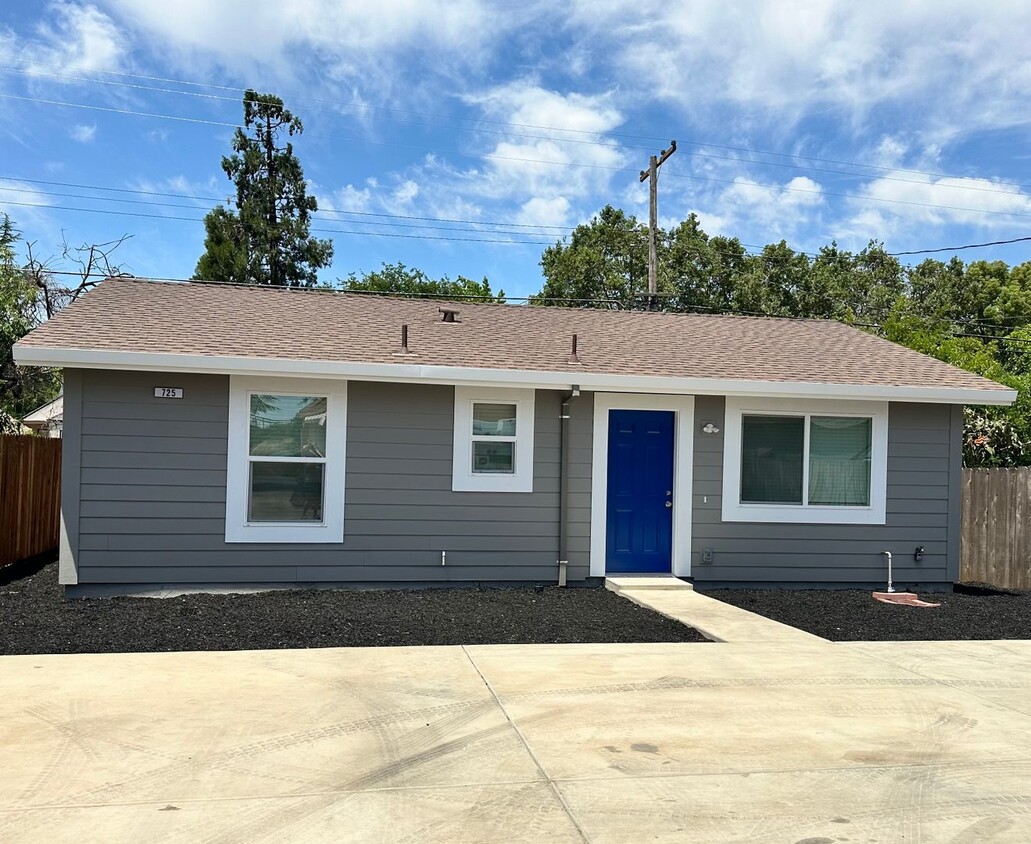 Foto principal - Newly Constructed 3-Bed/1-Bath Home in Lodi