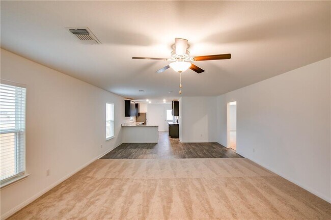 Foto del edificio - 617 Riverdale Dr