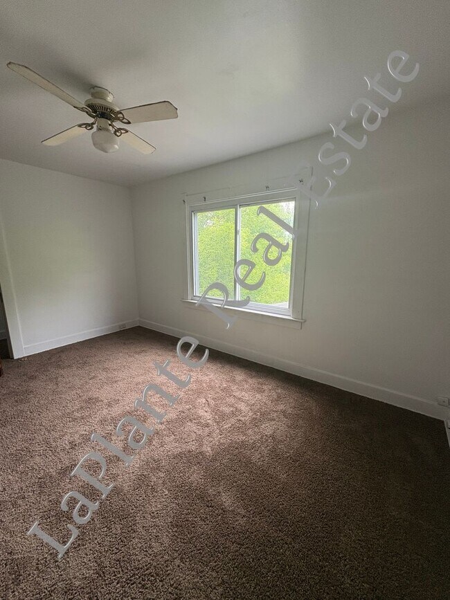 Building Photo - Bright & Spacious 3-Bed Home in Library Vi...