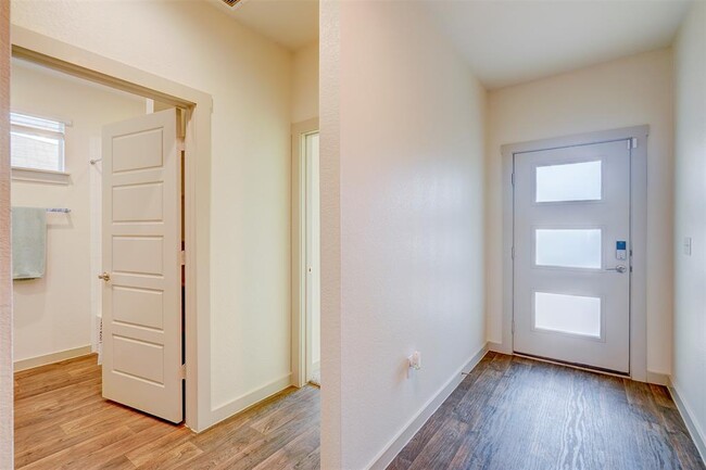 Foto del edificio - 4613 Tully Dr