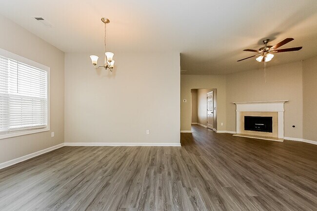 Foto del edificio - 512 Anglewood Trace
