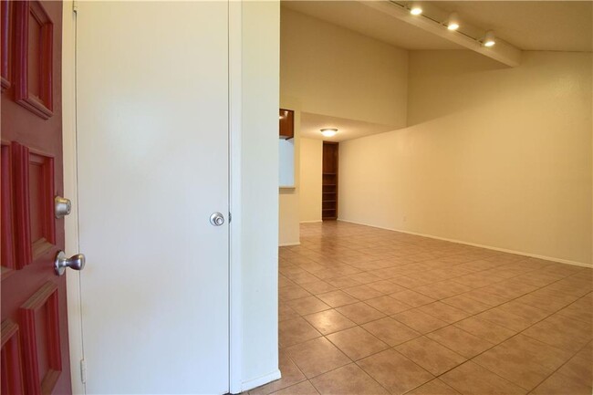 Building Photo - 12811 Hymeadow Dr