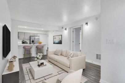 Foto del edificio - 2323 McCoy Rd