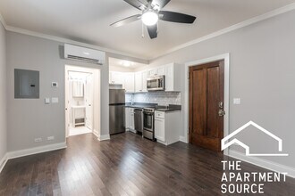 Building Photo - 640 W Wrightwood Ave