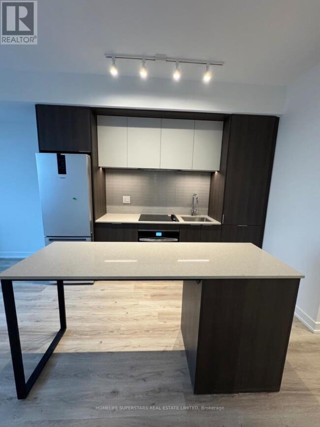 Building Photo - 395 Square One Dr