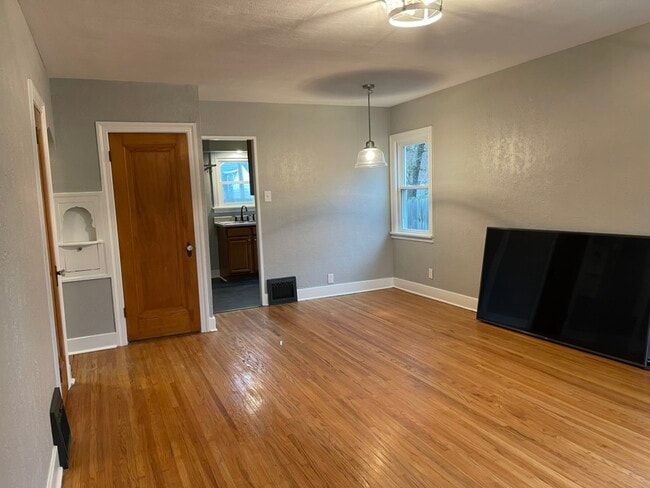 Building Photo - 3108 N Parish Ave