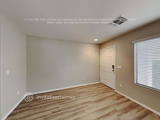 Foto del edificio - 10780 W Roanoke Ave