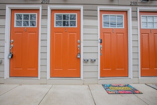 Foto del edificio - Newly Built 3 BR/3 BA Townhome in Hillcrest!