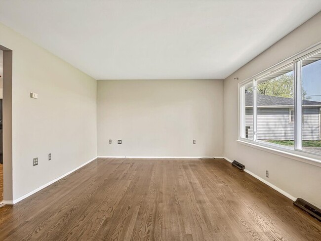 Building Photo - 101 Glencoe Dr