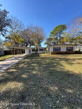 Building Photo - 14 S Hilltop Dr