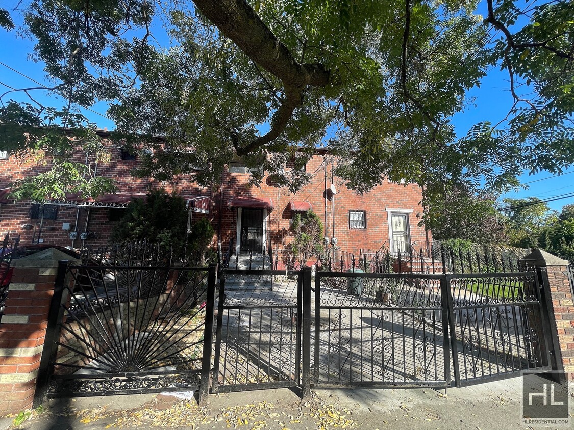 Primary Photo - VAN SICLEN AVENUE